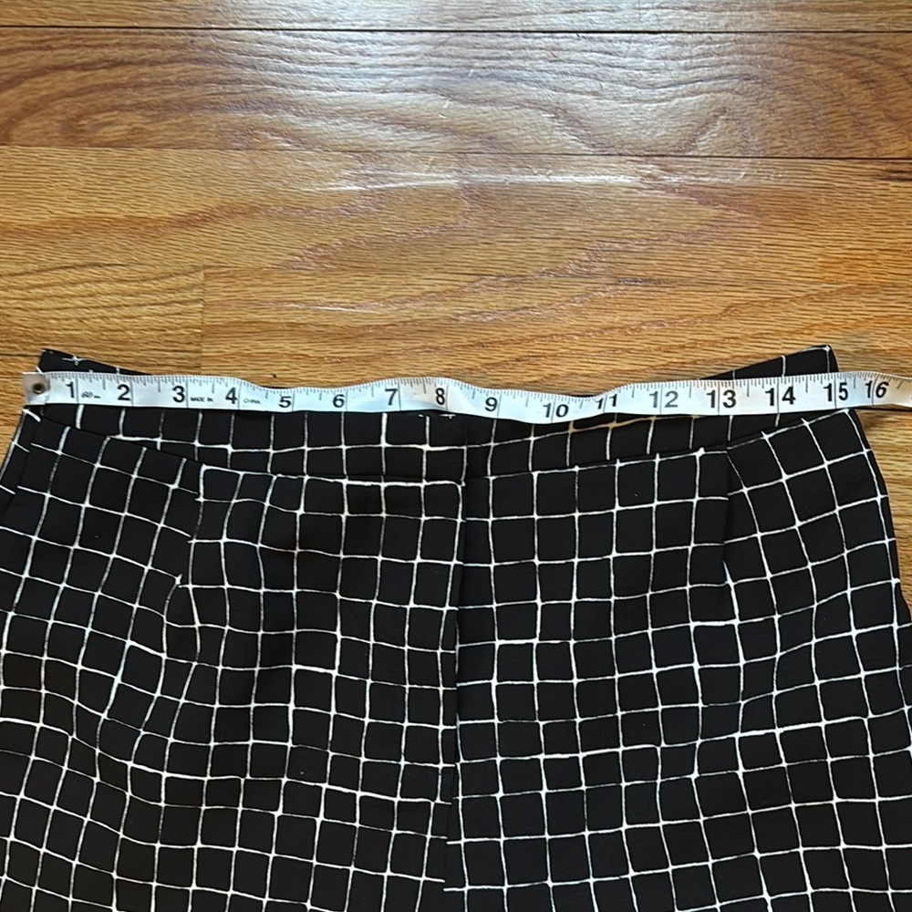 Black and White Checkered Women's Shorts - Picture 5 of 7